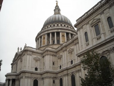 St. Paul's prostě nejde ze země vyfotit